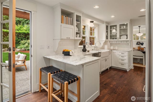 4712 90th Avenue SE, Mercer Island, WA 98040