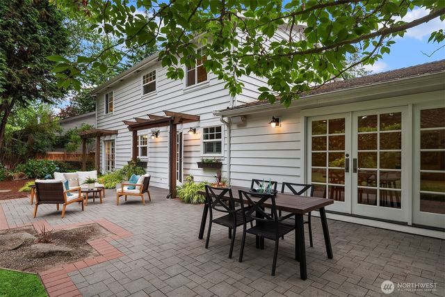 4712 90th Avenue SE, Mercer Island, WA 98040