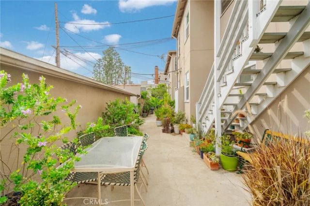 1231 Devon Avenue, Los Angeles, CA 90024