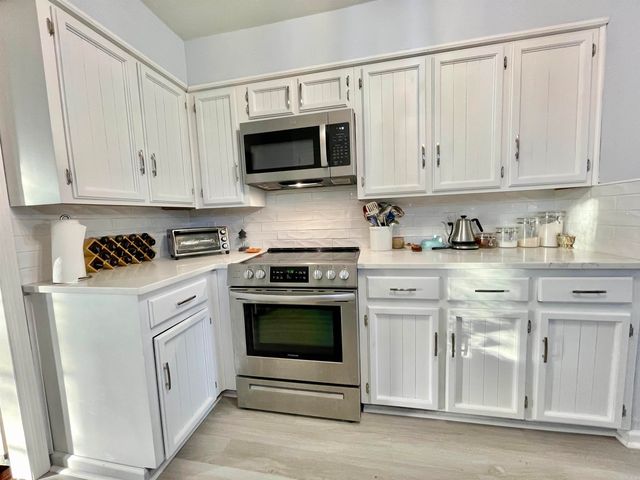 11 Idlewood Pl, Maumelle, AR 72113