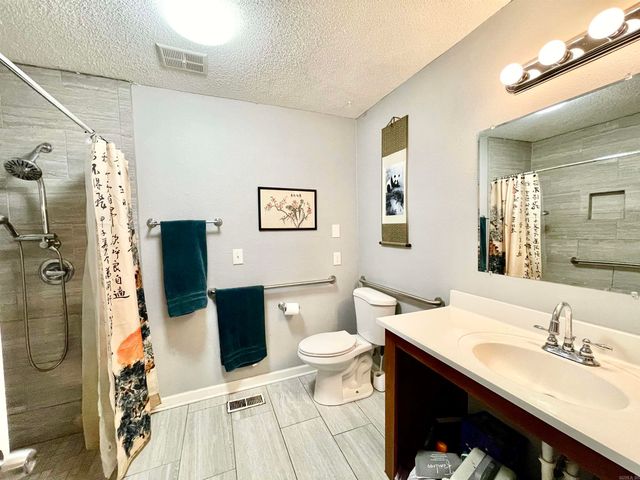 11 Idlewood Pl, Maumelle, AR 72113