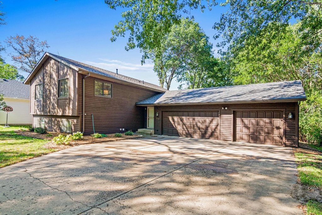 7720 Long Lake Road, Mounds View, MN 55112 — exterior