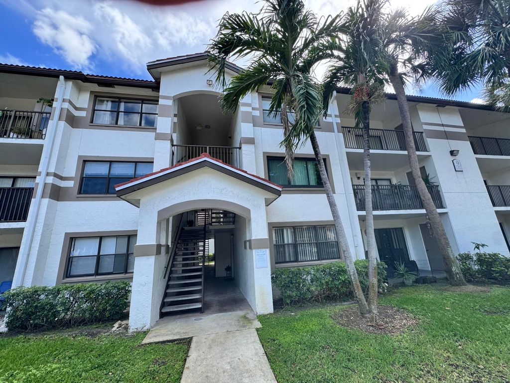 540 S Park Road, Hollywood, FL 33021
