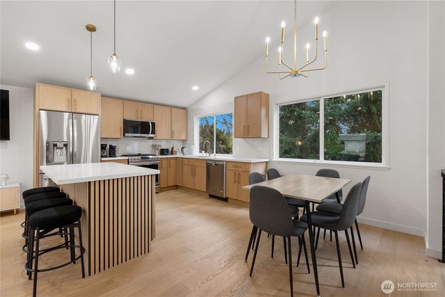 13652 99th Avenue NE, Kirkland, WA 98034