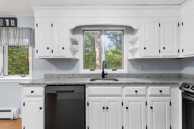 11 Lantern Ln, Plymouth, MA 02360