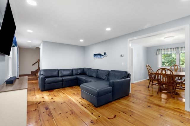 11 Lantern Ln, Plymouth, MA 02360