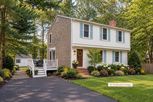 11 Lantern Ln, Plymouth, MA 02360