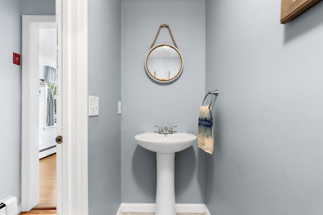 11 Lantern Ln, Plymouth, MA 02360