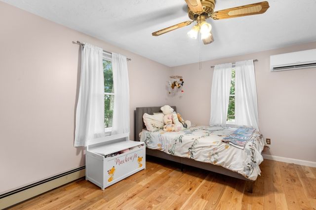 11 Lantern Ln, Plymouth, MA 02360
