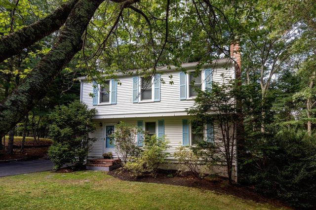 11 Lantern Ln, Plymouth, MA 02360