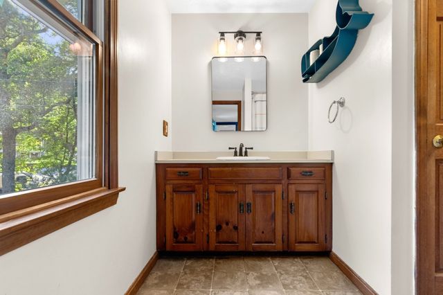 11 Lantern Ln, Plymouth, MA 02360