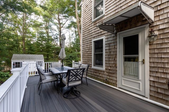 11 Lantern Ln, Plymouth, MA 02360
