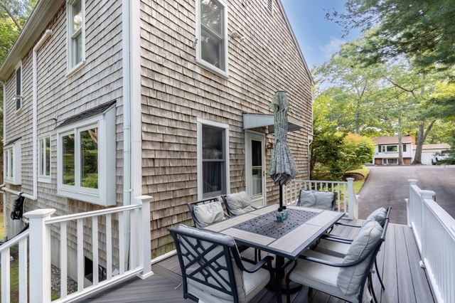 11 Lantern Ln, Plymouth, MA 02360
