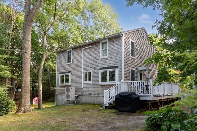 11 Lantern Ln, Plymouth, MA 02360