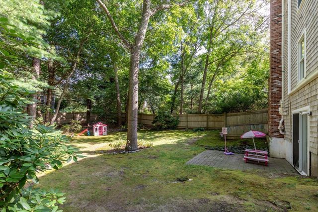 11 Lantern Ln, Plymouth, MA 02360