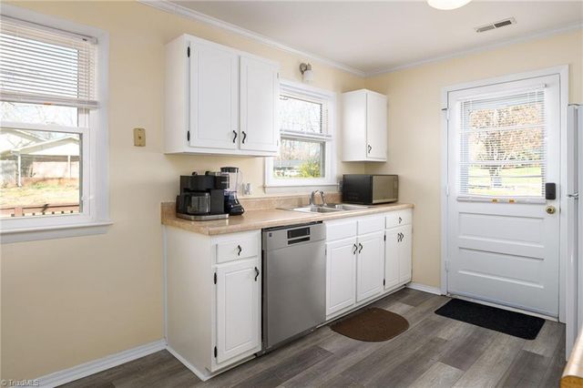 302 Mountainbrook Drive, King, NC 27021