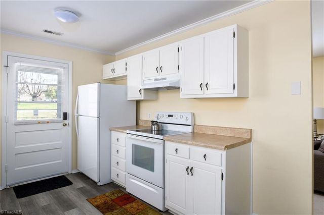 302 Mountainbrook Drive, King, NC 27021