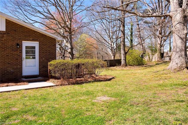 302 Mountainbrook Drive, King, NC 27021