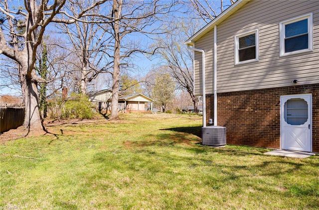 302 Mountainbrook Drive, King, NC 27021