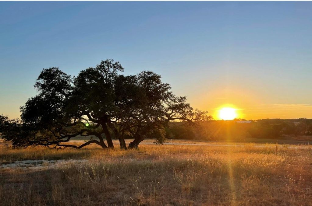 150 Redemption Ave, Dripping Springs, TX 78620