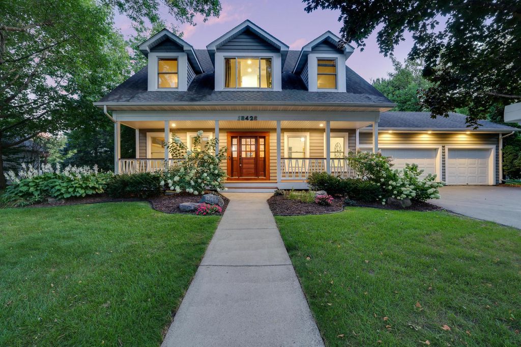 18426 Erin Bay, Eden Prairie, MN 55347