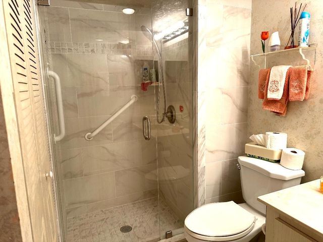 8305 Casa Del Lago E, Boca Raton, FL 33433