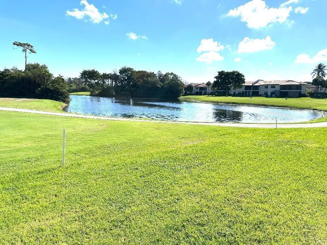 8305 Casa Del Lago E, Boca Raton, FL 33433