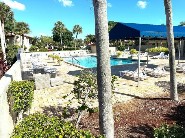 8305 Casa Del Lago E, Boca Raton, FL 33433