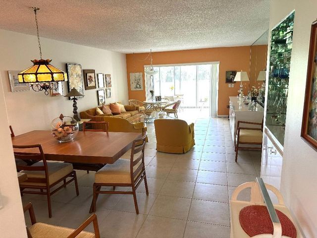 8305 Casa Del Lago E, Boca Raton, FL 33433