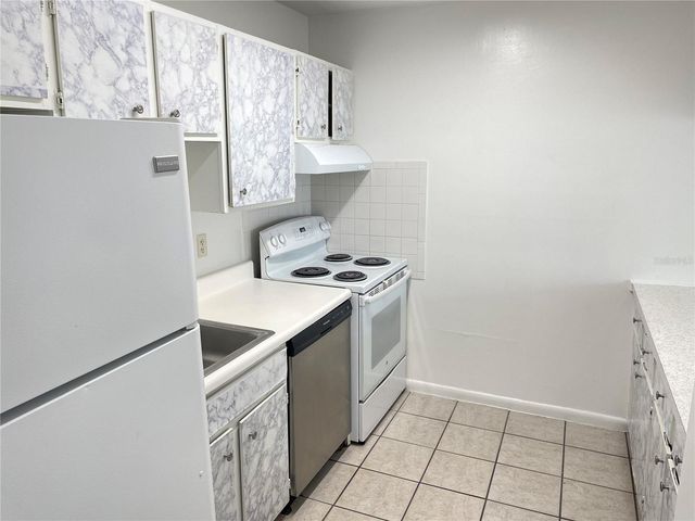 2352 HUNTINGTON GREEN COURT 7, Orlando, FL 32839