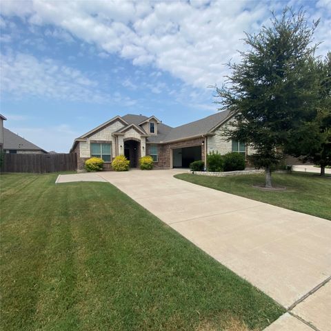 527 Golden Bell Drive, Glenn Heights, TX 75154