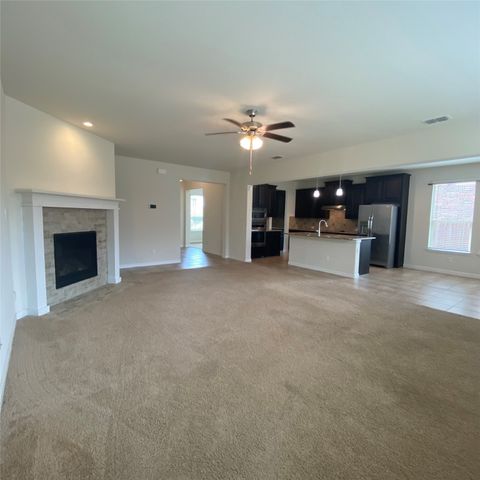 527 Golden Bell Drive, Glenn Heights, TX 75154