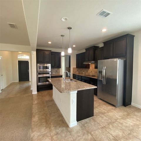 527 Golden Bell Drive, Glenn Heights, TX 75154