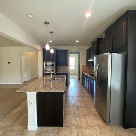 527 Golden Bell Drive, Glenn Heights, TX 75154