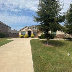 527 Golden Bell Drive, Glenn Heights, TX 75154