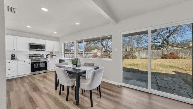 211 Pebblebrook Street, Arlington, TX 76014