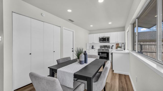 211 Pebblebrook Street, Arlington, TX 76014