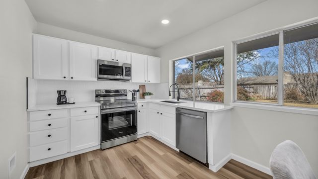 211 Pebblebrook Street, Arlington, TX 76014