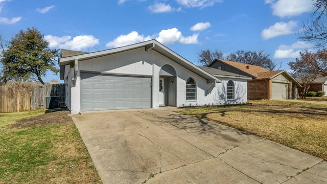 211 Pebblebrook Street, Arlington, TX 76014