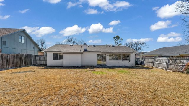 211 Pebblebrook Street, Arlington, TX 76014