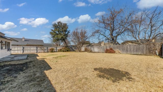 211 Pebblebrook Street, Arlington, TX 76014