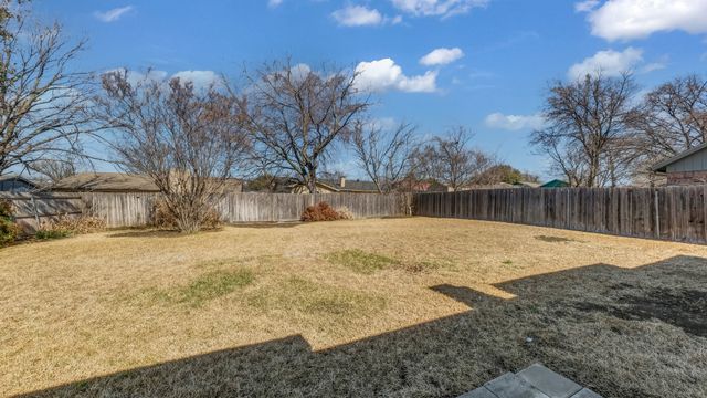 211 Pebblebrook Street, Arlington, TX 76014