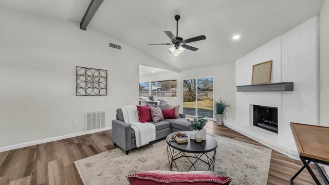 211 Pebblebrook Street, Arlington, TX 76014