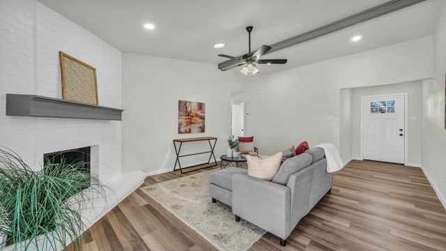 211 Pebblebrook Street, Arlington, TX 76014