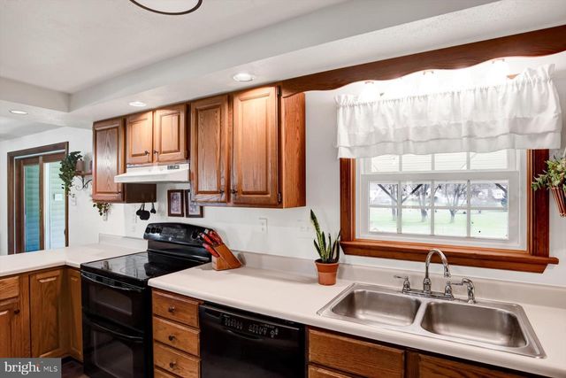 6 JAMES STREET, Mill Hall, PA 17751