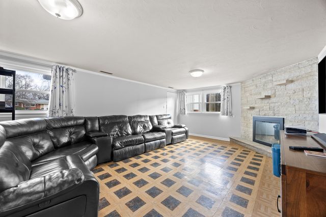 6043 W 127th Place, Palos Heights, IL 60463