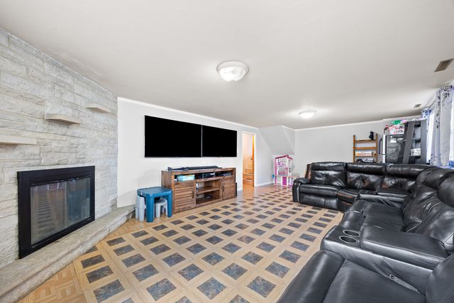 6043 W 127th Place, Palos Heights, IL 60463