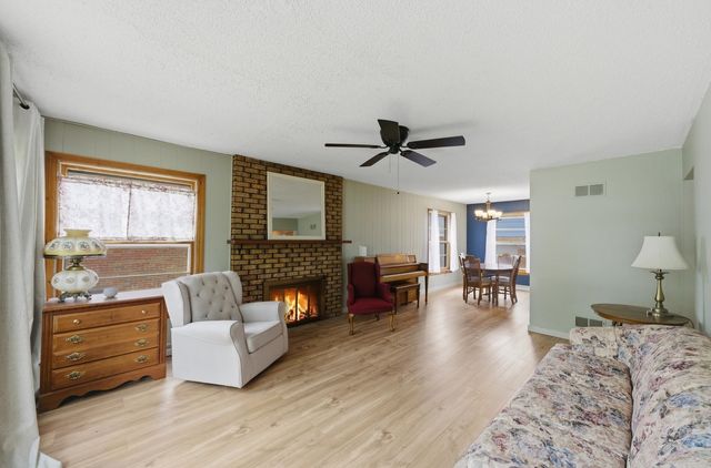 341 W Exchange Street, Crete, IL 60417