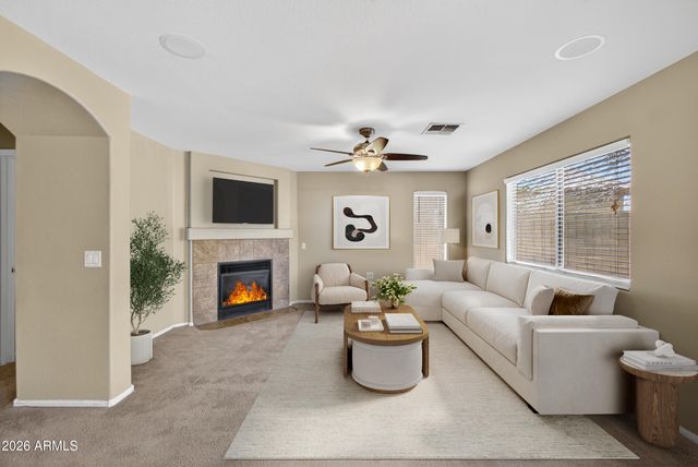 812 E LOVEGRASS Drive, San Tan Valley, AZ 85143