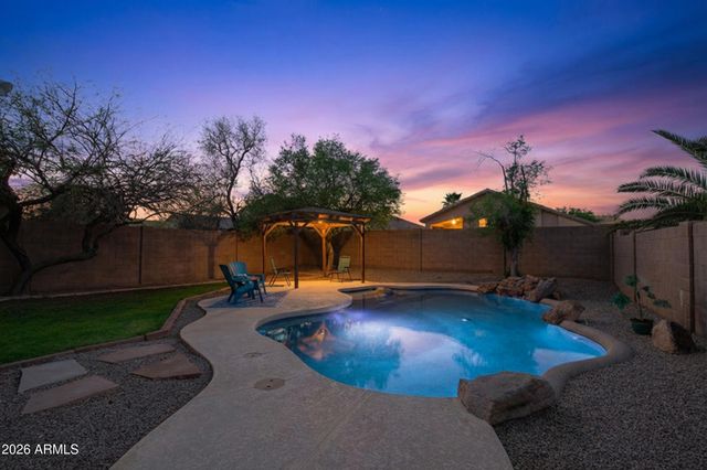 812 E LOVEGRASS Drive, San Tan Valley, AZ 85143